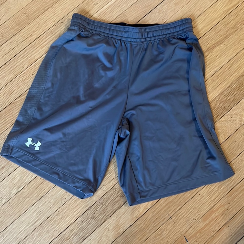 Men’s grey under armor athletic shorts